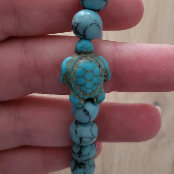 Turquoise Marble Beaded Turtle Bracelet - Picture 2 of 3